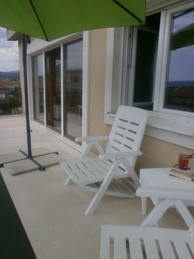 Apartmani Ljubica Kaštela エクステリア 写真