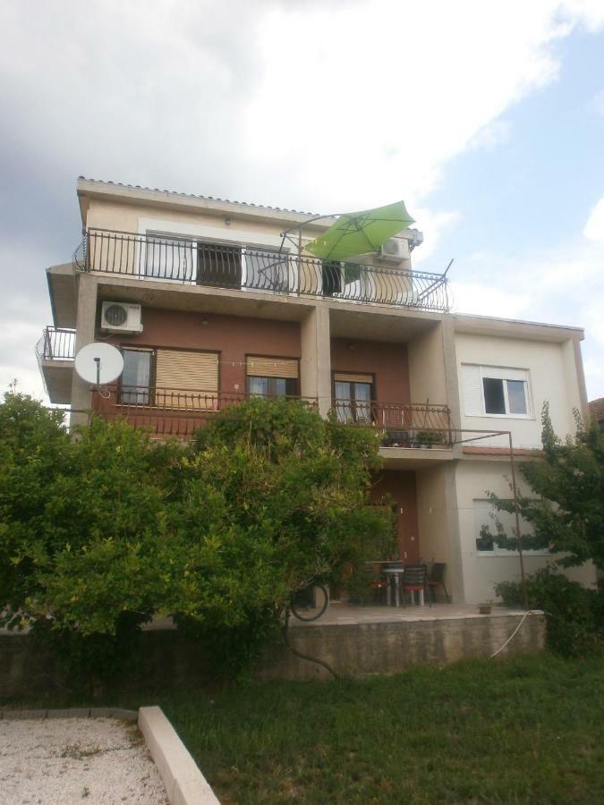 Apartmani Ljubica Kaštela エクステリア 写真