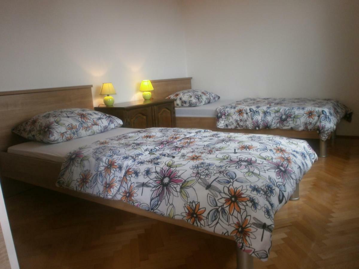 Apartmani Ljubica Kaštela エクステリア 写真